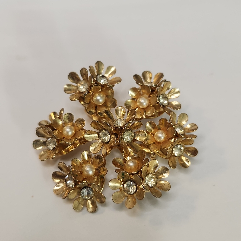 vintage coro goldtone flower dimensional pearl rhinestone brooch pin signed